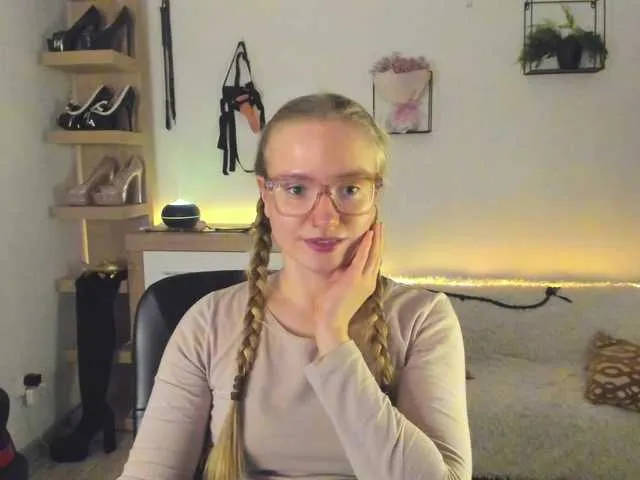 Live sex webcam photo for NancyErotic #292370257