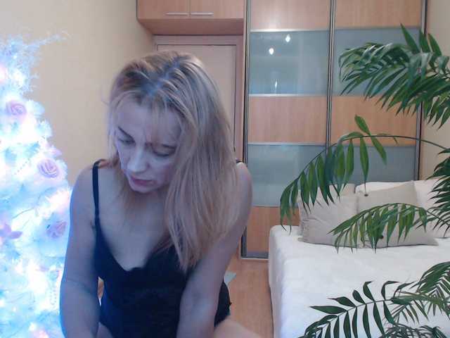 Live sex webcam photo for Naomi-Helen #271965402