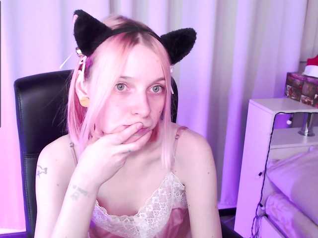 Live sex webcam photo for Naomi-Meow #271910632