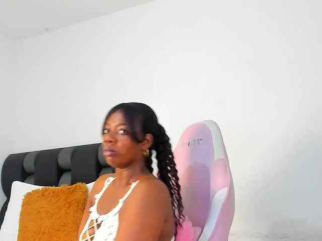 Live sex webcam photo for NaomiEmber #291579474