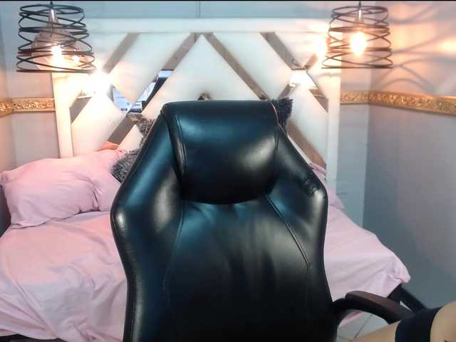 Live sex webcam photo for NaomiSmiths #291048916