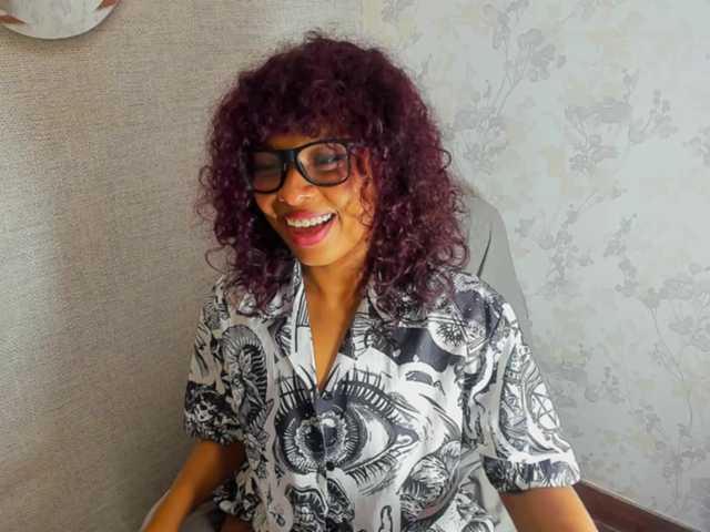 Live sex webcam photo for NaomiSmiths #292418852