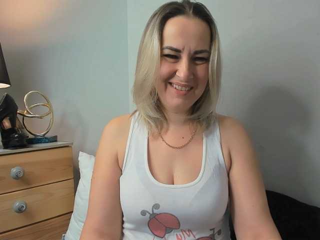 Live sex webcam photo for NaomiWonderful #277286529