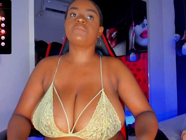 Live sex webcam photo for NaomiiQueen #277432398