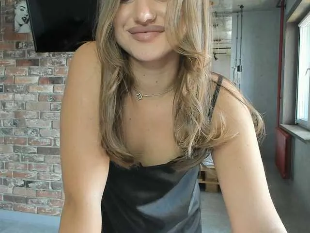 Live sex webcam photo for Naomimif #291352393