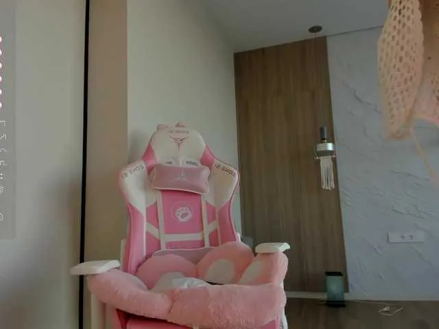 Live sex webcam photo for Naomimif #292066268