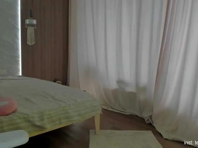 Live sex webcam photo for Naomimif #292267460