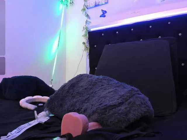 Live sex webcam photo for NaomySaenz #291789270