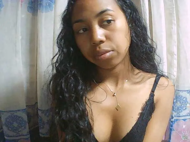 Live sex webcam photo for Natalie-Luxa #294007325