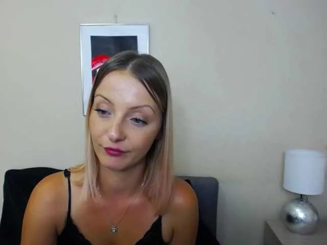 Live sex webcam photo for NatalieKiss #275957729