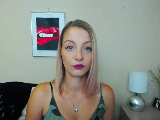 Live sex webcam photo for NatalieKiss #275964150