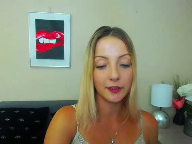 Live sex webcam photo for NatalieKiss #275973811