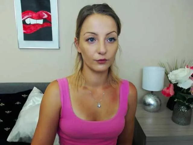 Live sex webcam photo for NatalieKiss #276048095