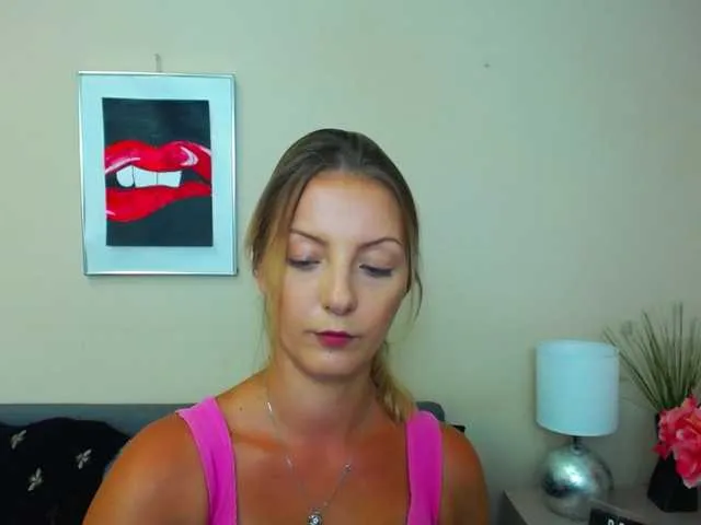 Live sex webcam photo for NatalieKiss #276100019
