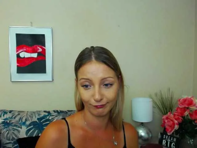 Live sex webcam photo for NatalieKiss #276106558