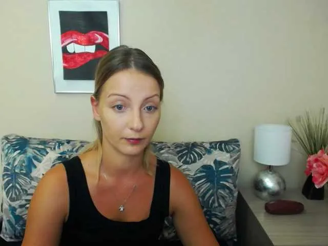 Live sex webcam photo for NatalieKiss #276113892