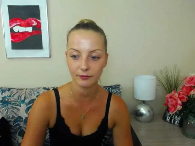 Live sex webcam photo for NatalieKiss #276160303