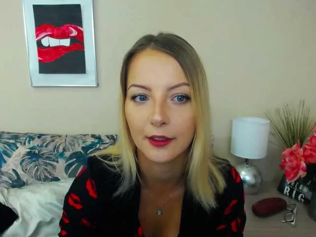 Live sex webcam photo for NatalieKiss #276182655