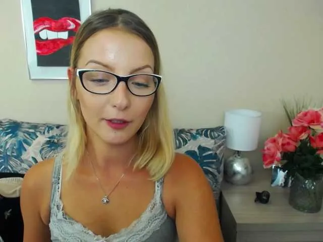 Live sex webcam photo for NatalieKiss #276203709