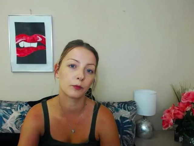 Live sex webcam photo for NatalieKiss #276216674