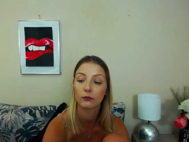 Live sex webcam photo for NatalieKiss #276268228