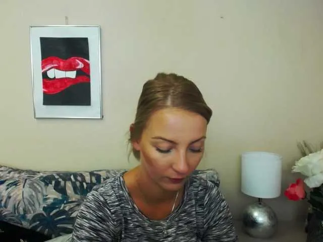 Live sex webcam photo for NatalieKiss #276373994