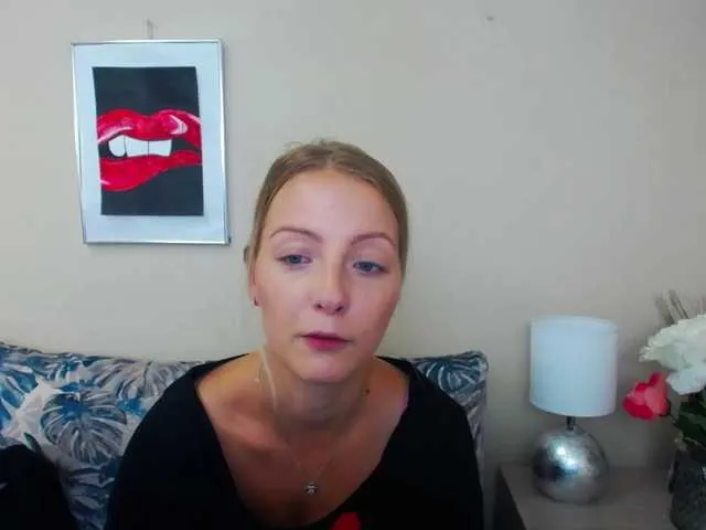 Live sex webcam photo for NatalieKiss #276422390