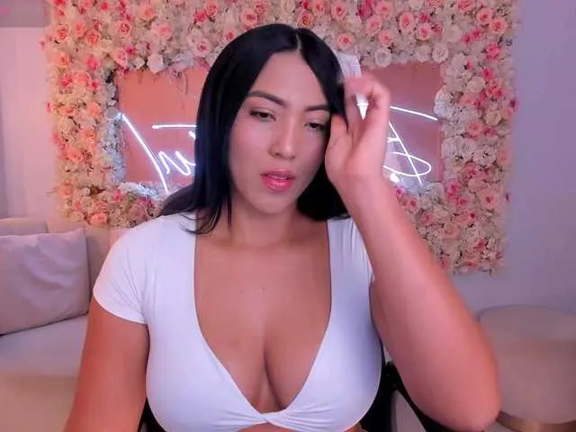 Live sex webcam photo for NatalieLewis #293385670