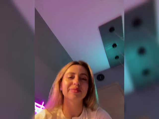 Live sex webcam photo for Nataliecroys #290673747