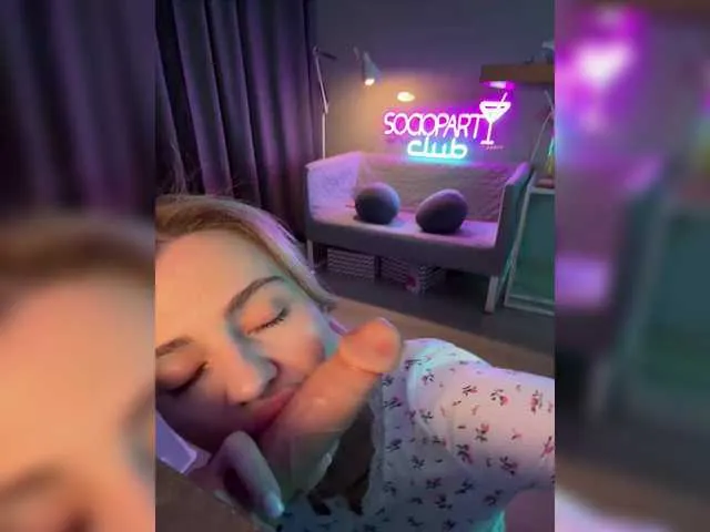 Live sex webcam photo for Nataliecroys #291012647