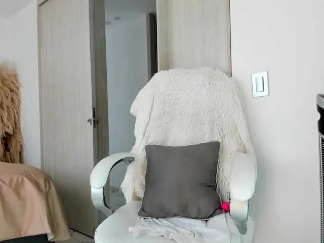 Live sex webcam photo for NatalieeClark #290410102