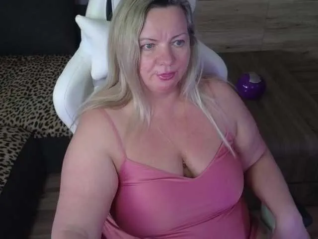 Live sex webcam photo for Natalli888 #290684176