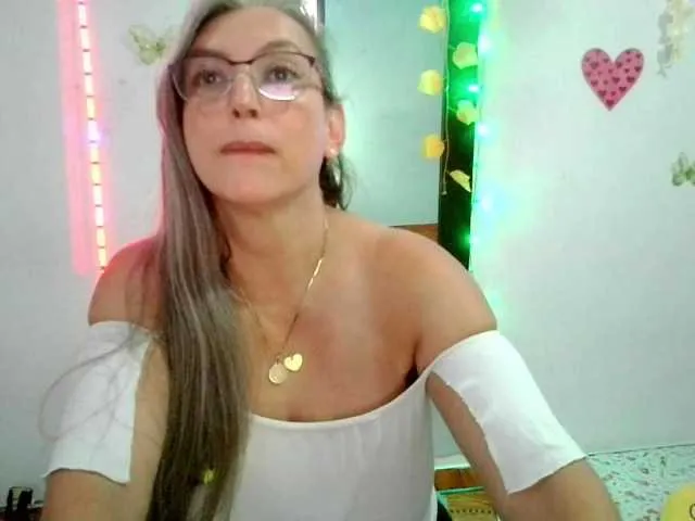 Live sex webcam photo for NatalyMilf #290609104