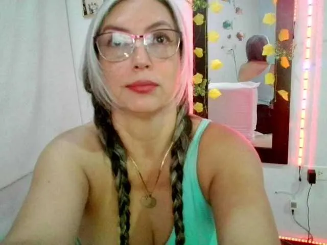 Live sex webcam photo for NatalyMilf #290635440