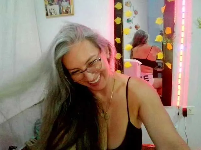 Live sex webcam photo for NatalyMilf #290656347