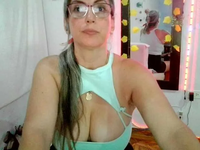 Live sex webcam photo for NatalyMilf #290745553