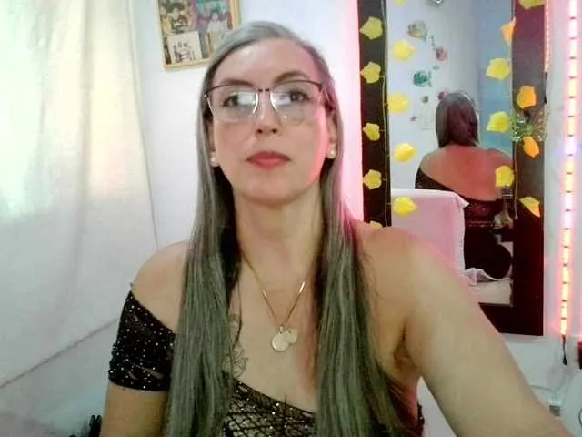 Live sex webcam photo for NatalyMilf #290749791