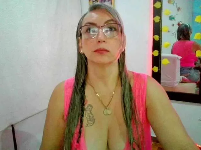 Live sex webcam photo for NatalyMilf #290805734
