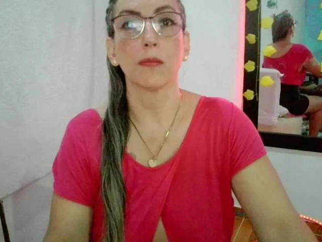 Live sex webcam photo for NatalyMilf #290846515