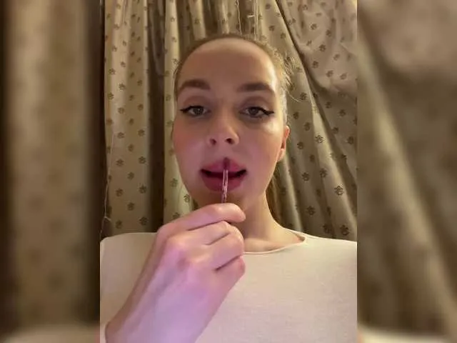 Live sex webcam photo for Natalymoodhot #292177232