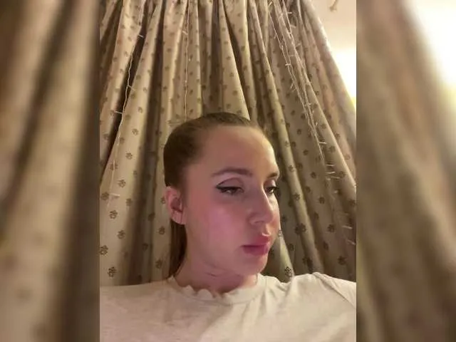 Live sex webcam photo for Natalymoodhot #292280303