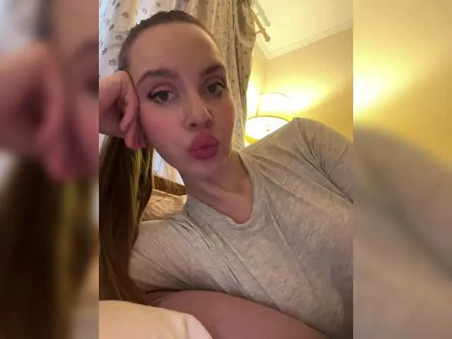 Live sex webcam photo for Natalymoodhot #292355061