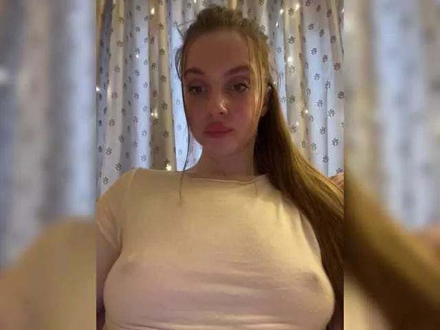 Live sex webcam photo for Natalymoodhot #292830155