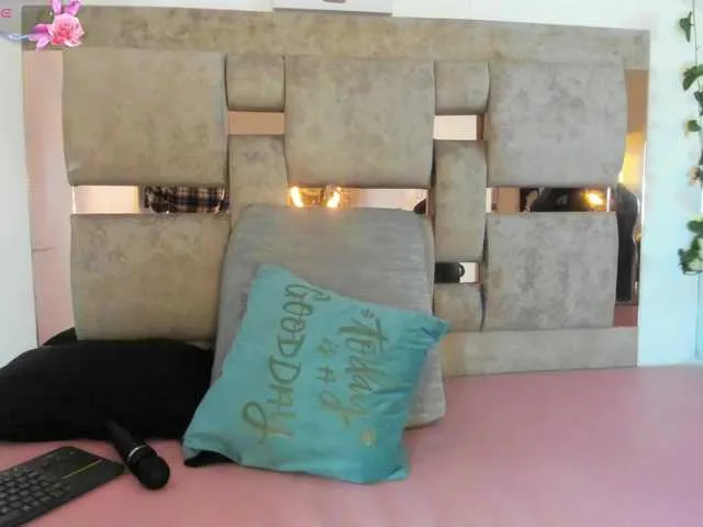 Live sex webcam photo for Natasha-Adams #291322098