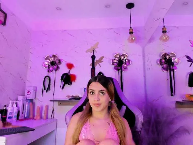 Live sex webcam photo for Natasha-Adams #293558719