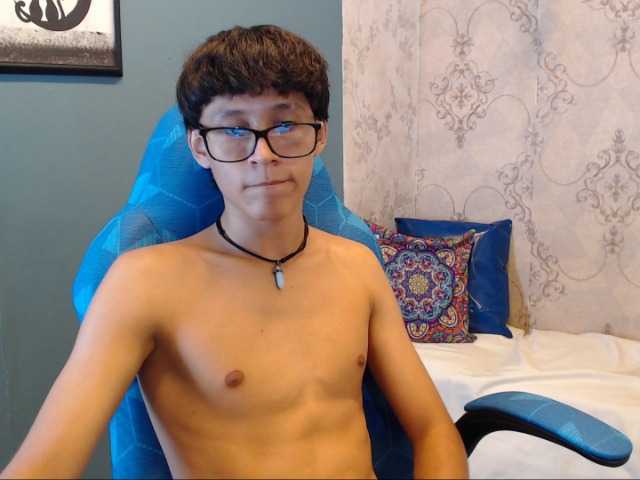 Live sex webcam photo for NathanWein #277551921