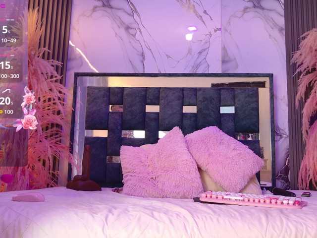 Live sex webcam photo for NattyHills #292078375