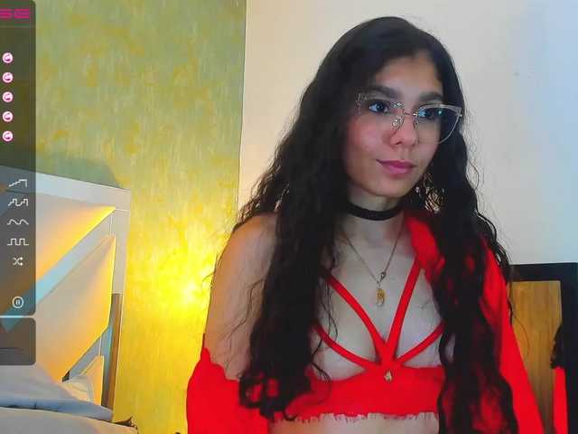 Live sex webcam photo for Naty-Saenz #288015068