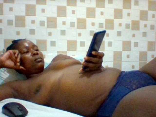 Live sex webcam photo for Naughttyone #276895211