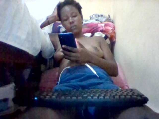 Live sex webcam photo for Naughttyone #277294229